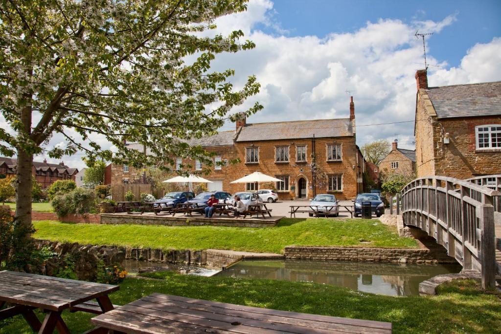Hotel The Nevill Arms Medbourne Esterno foto